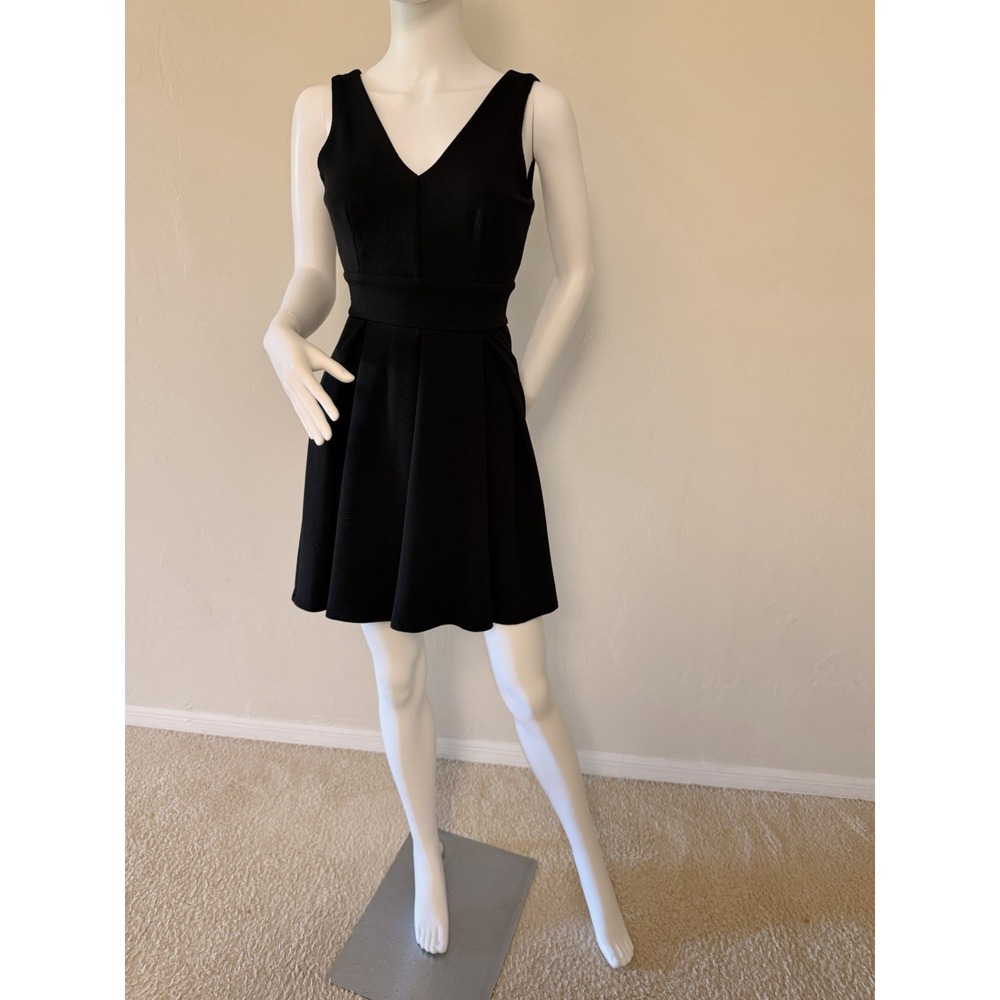 Haute Monde Black Knit Fit & Flare Mini Sleeveless V-Neck Pleated Zip Dress S - Picture 2 of 16